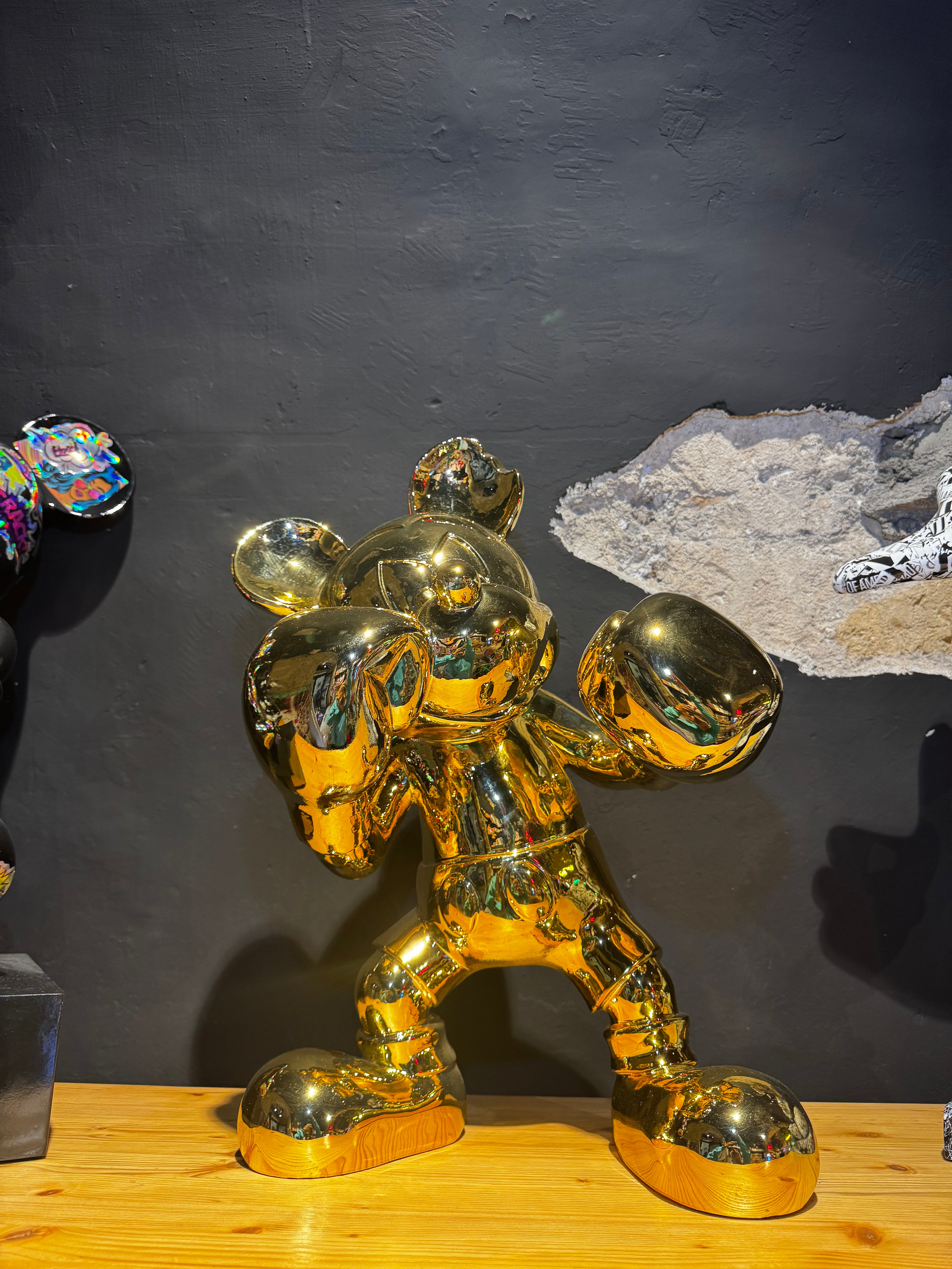 Mickey Mouse Boxer Gold - Scultura Pop-Art in Resina Cromata